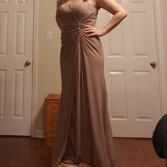 💞💞 Beautiful Formal Gown 💞💞 - Picture 1 of 7